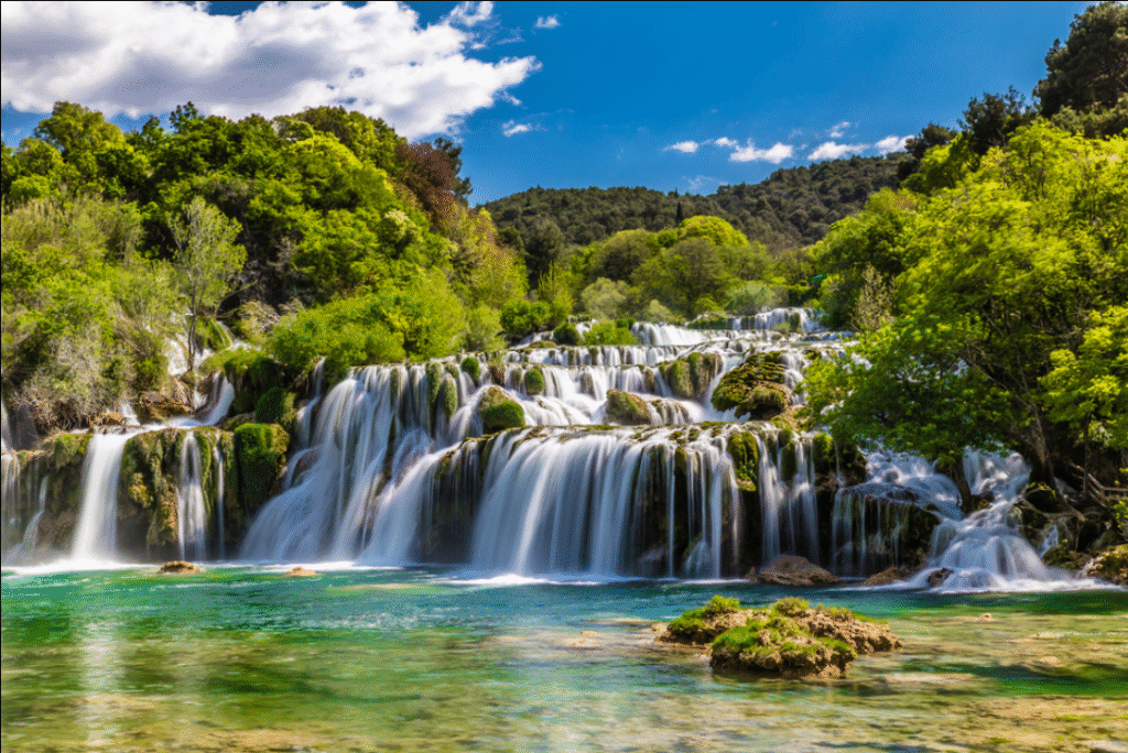 Misty Hills, Roaring Waterfalls