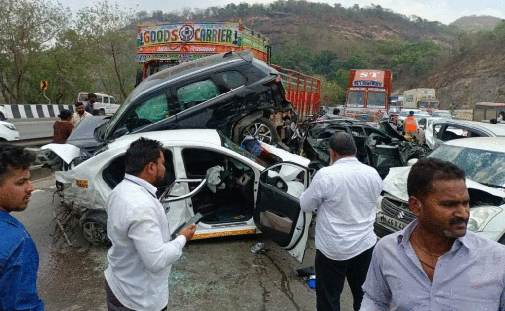 Mumbai-Pune Expressway crash