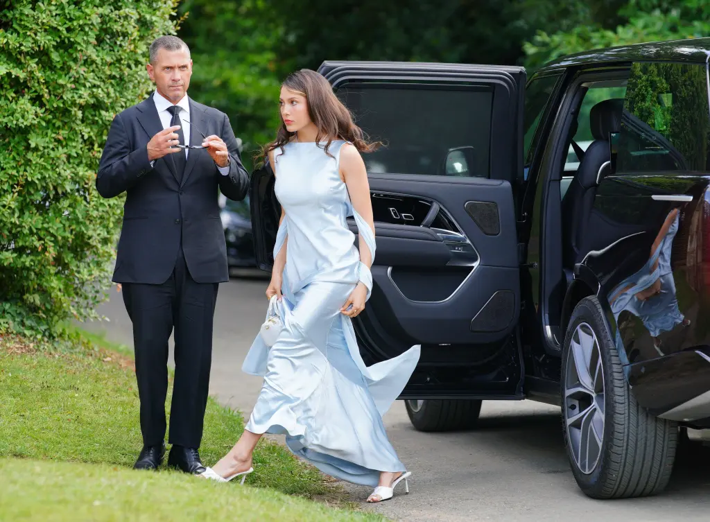 Guest Arrives at wedding Guest Arrives at wedding